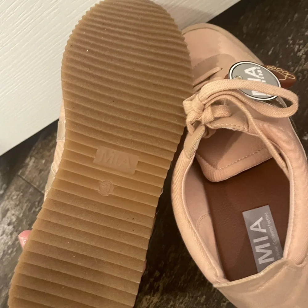 MIA Shoes NEW Size 10